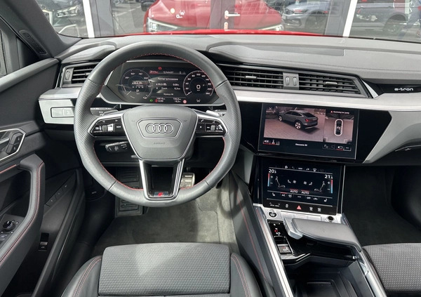 Audi e-tron cena 375000 przebieg: 10900, rok produkcji 2023 z Piła małe 379